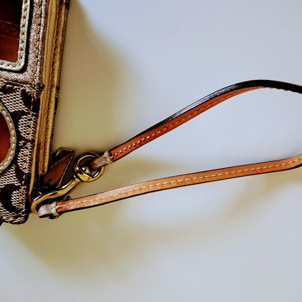 COACH iPOD CASE - Picture 2 of 11